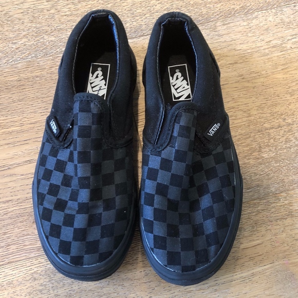 vans slip on mono black